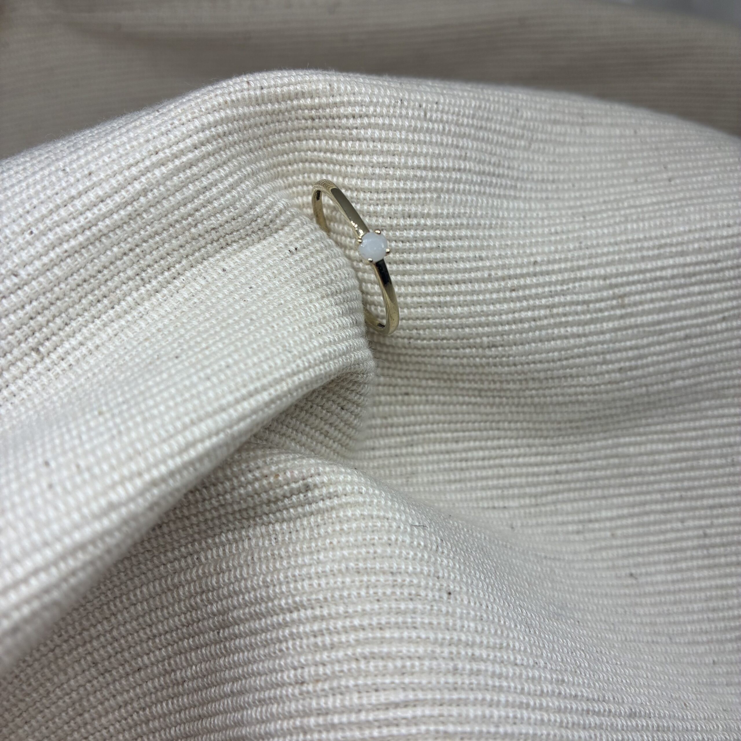 Moedermelk - Ring - ronde edelsteen - 14 karaat goud